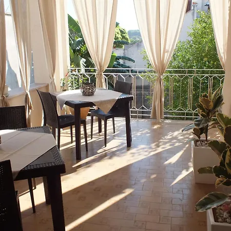 Bed & Breakfast Villa Lazzari B&B Tra I Due Mari 4*