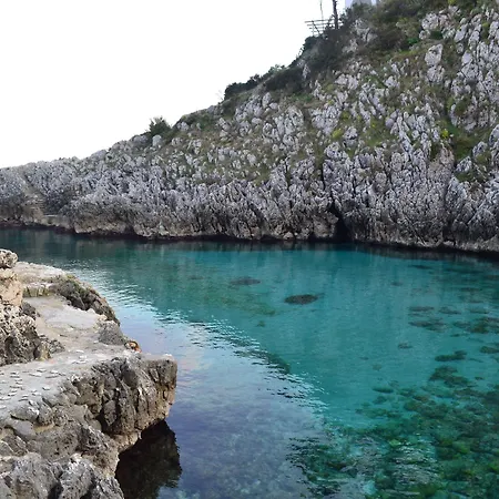 Bed & Breakfast Lazzari Tra I Due Mari 4*